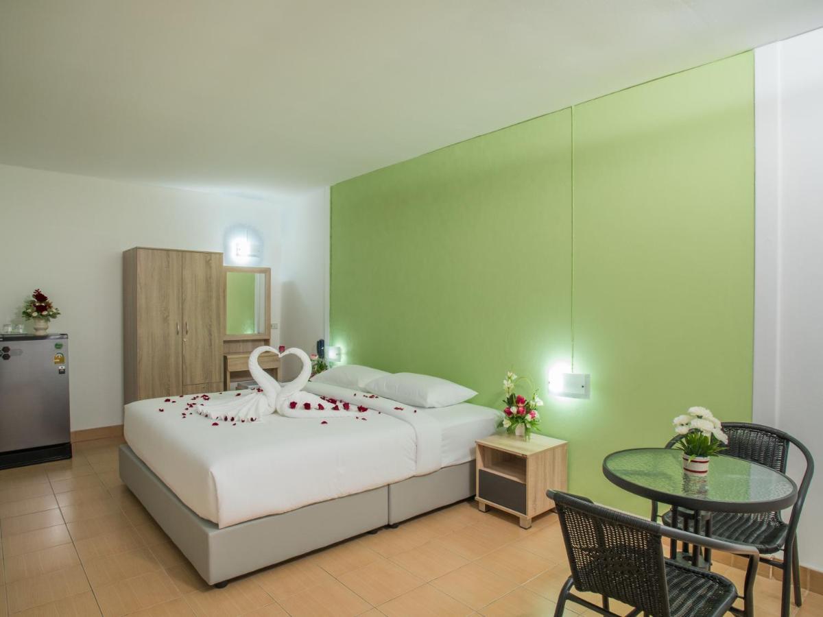 Tj Guesthouse Pattaya Exterior photo