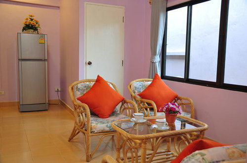 Tj Guesthouse Pattaya Exterior photo